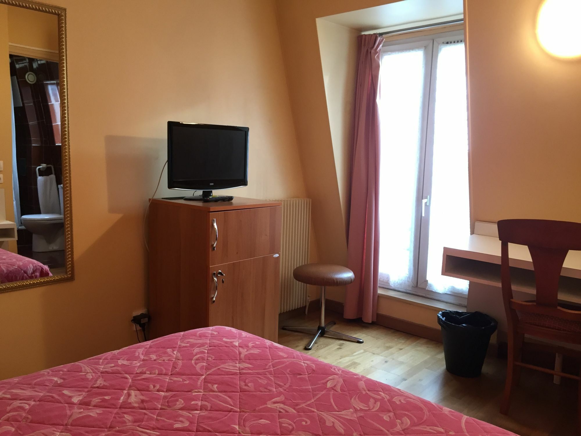 Hotel Des Pyrenees - Entre Bastille Et Nation Paris Ngoại thất bức ảnh