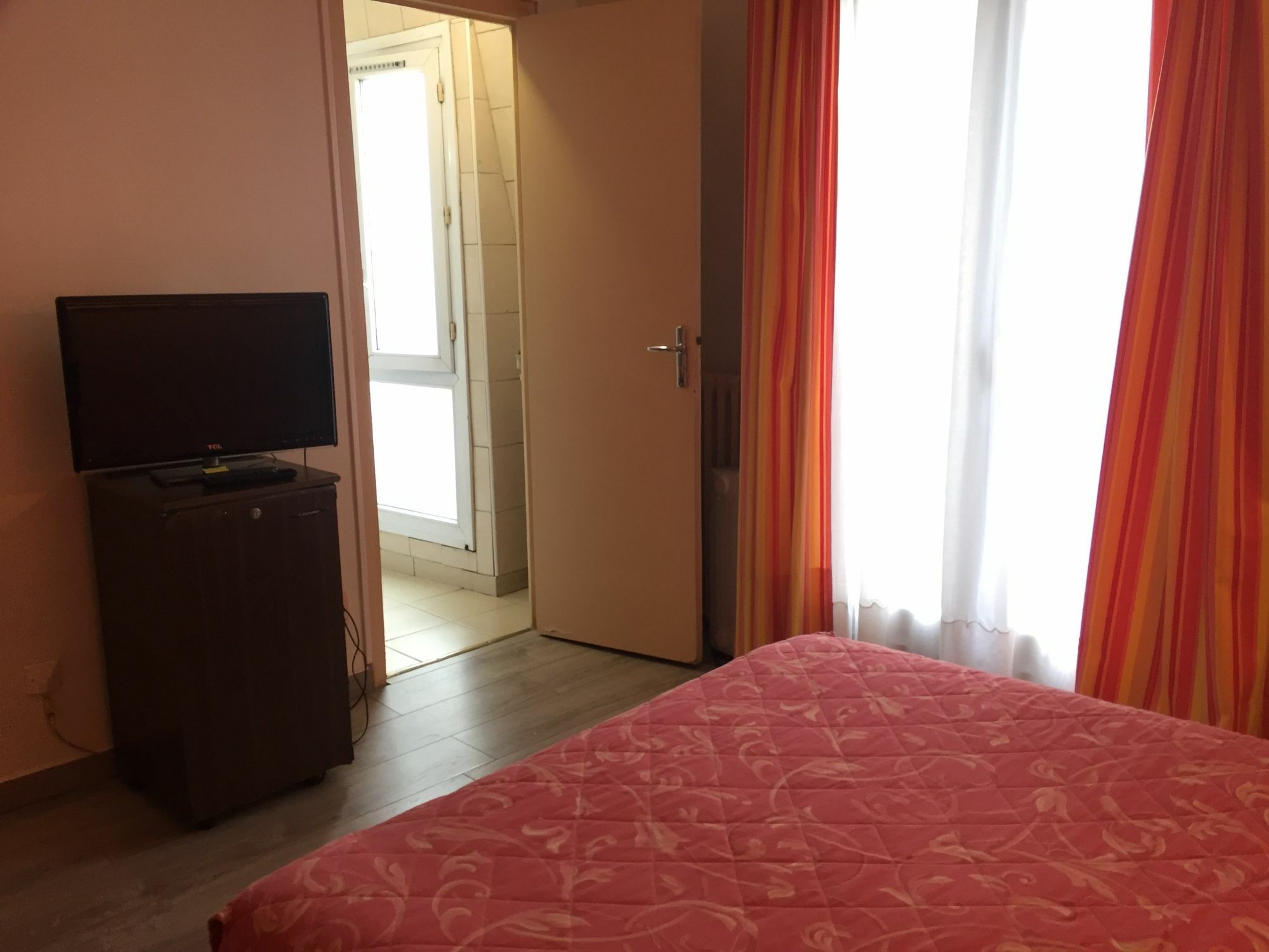 Hotel Des Pyrenees - Entre Bastille Et Nation Paris Ngoại thất bức ảnh