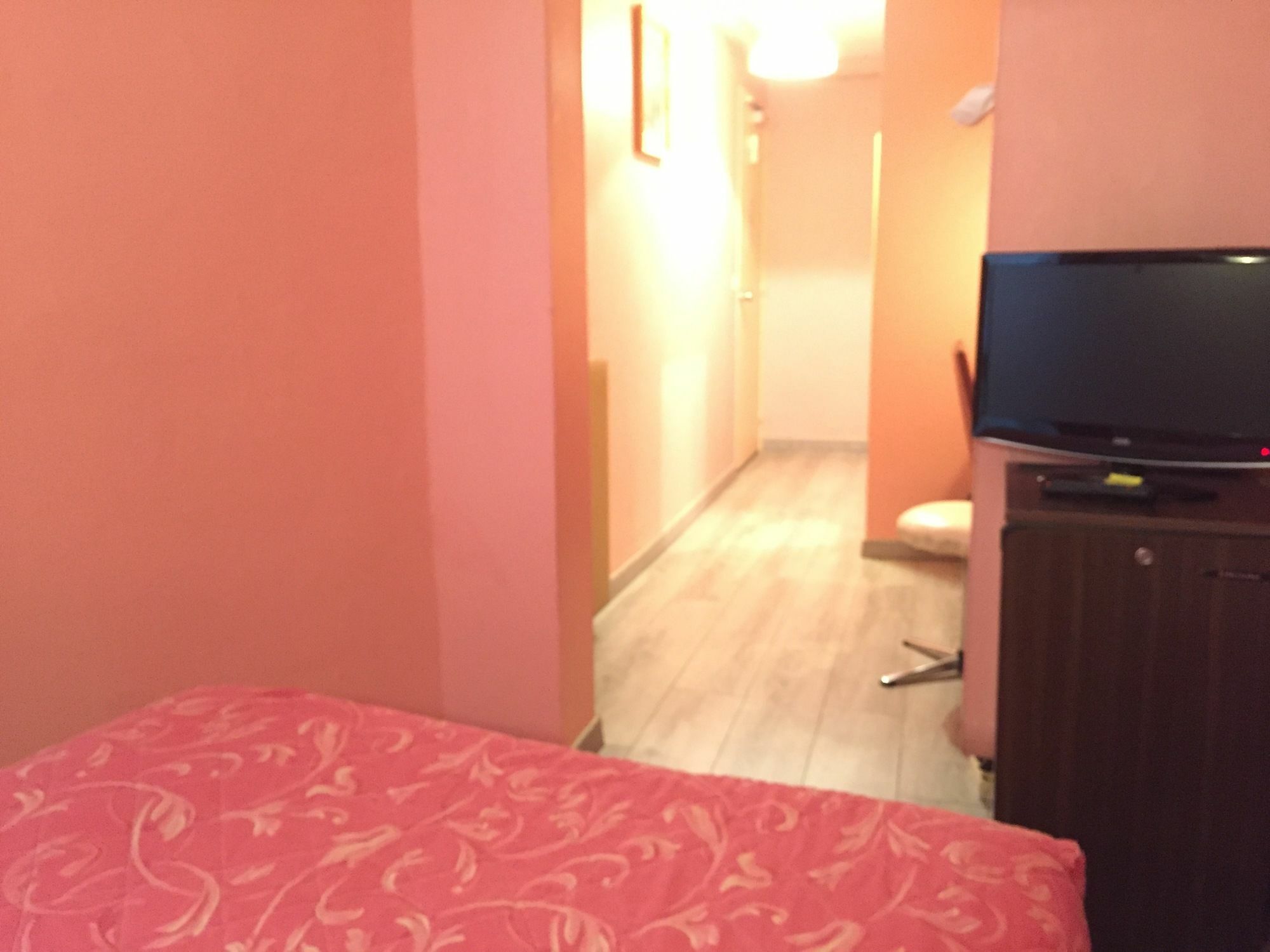 Hotel Des Pyrenees - Entre Bastille Et Nation Paris Ngoại thất bức ảnh