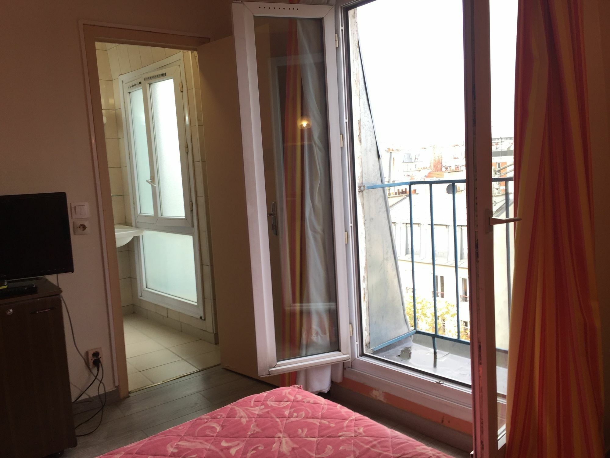 Hotel Des Pyrenees - Entre Bastille Et Nation Paris Ngoại thất bức ảnh