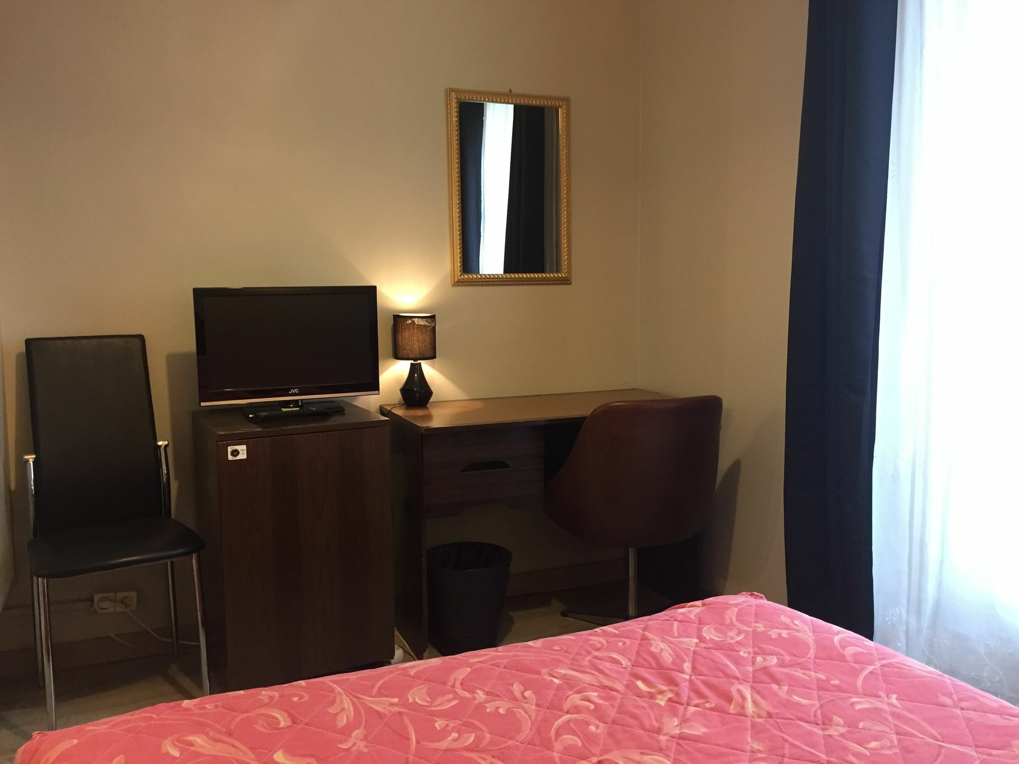 Hotel Des Pyrenees - Entre Bastille Et Nation Paris Ngoại thất bức ảnh