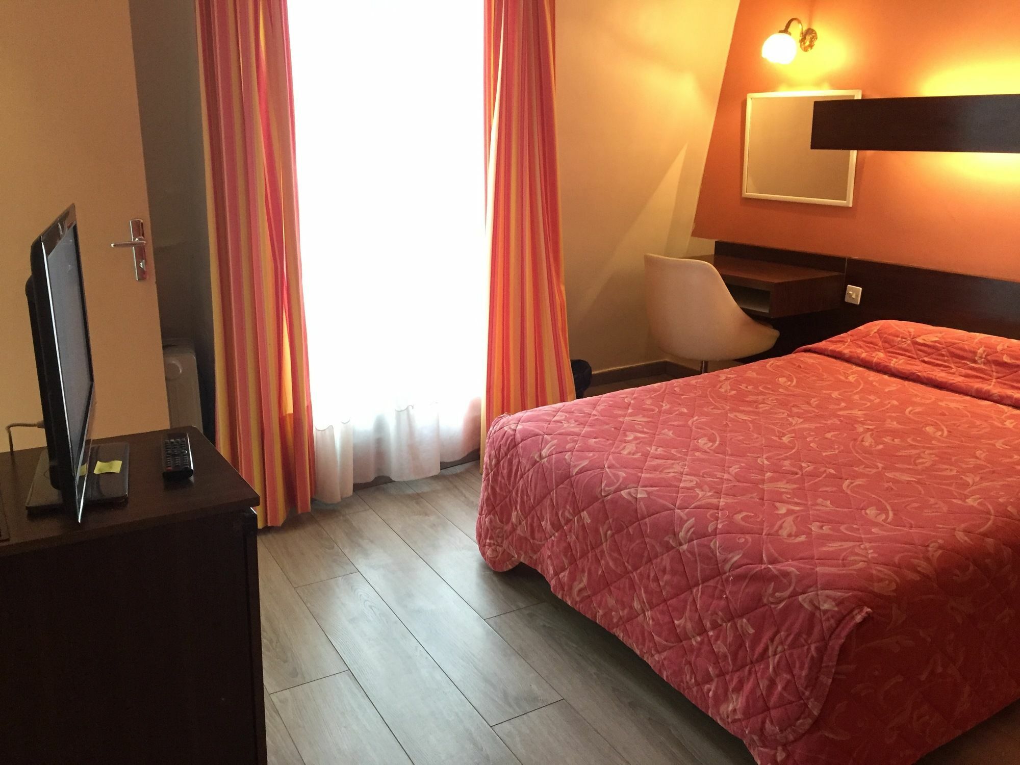 Hotel Des Pyrenees - Entre Bastille Et Nation Paris Ngoại thất bức ảnh