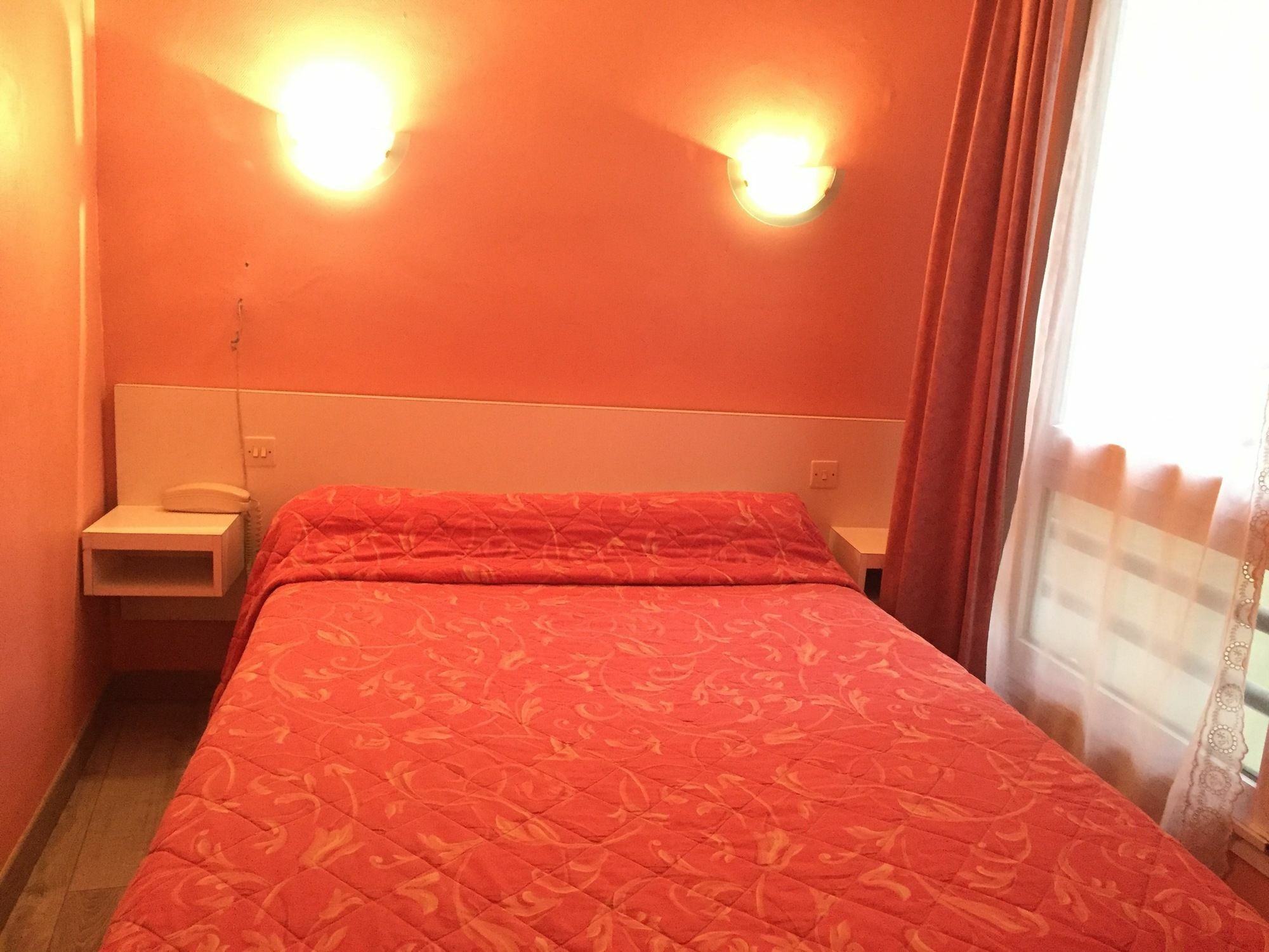 Hotel Des Pyrenees - Entre Bastille Et Nation Paris Ngoại thất bức ảnh