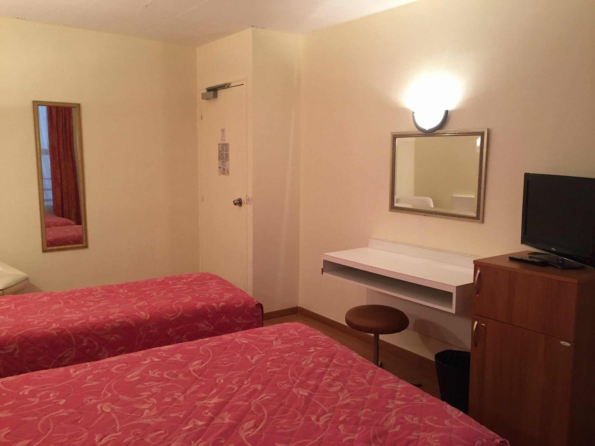 Hotel Des Pyrenees - Entre Bastille Et Nation Paris Ngoại thất bức ảnh