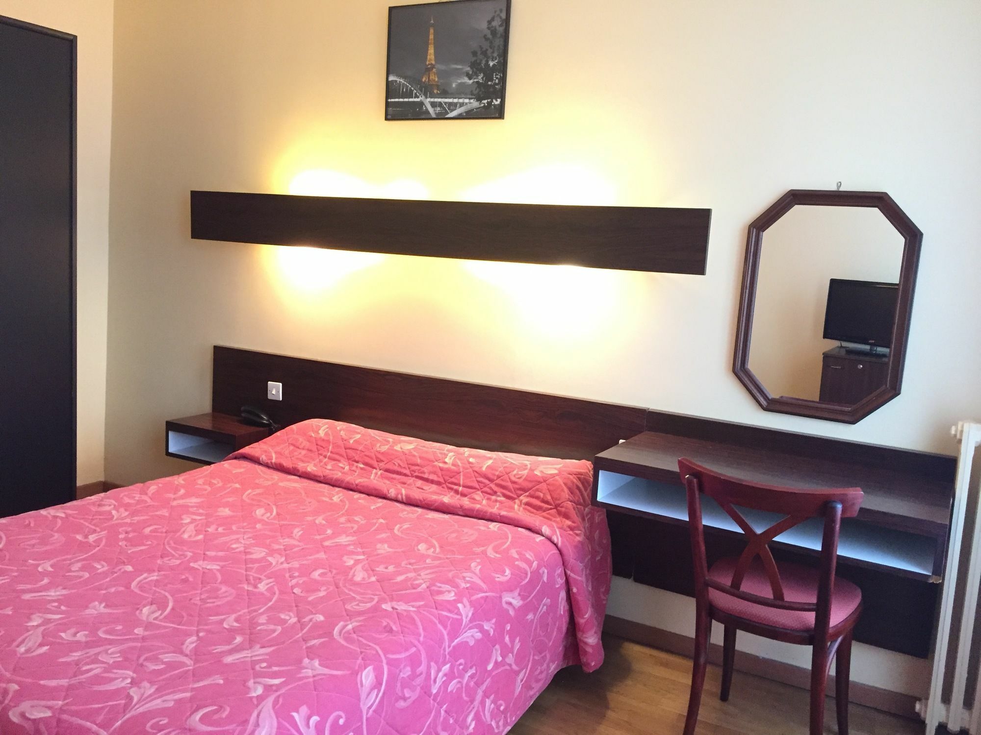 Hotel Des Pyrenees - Entre Bastille Et Nation Paris Ngoại thất bức ảnh