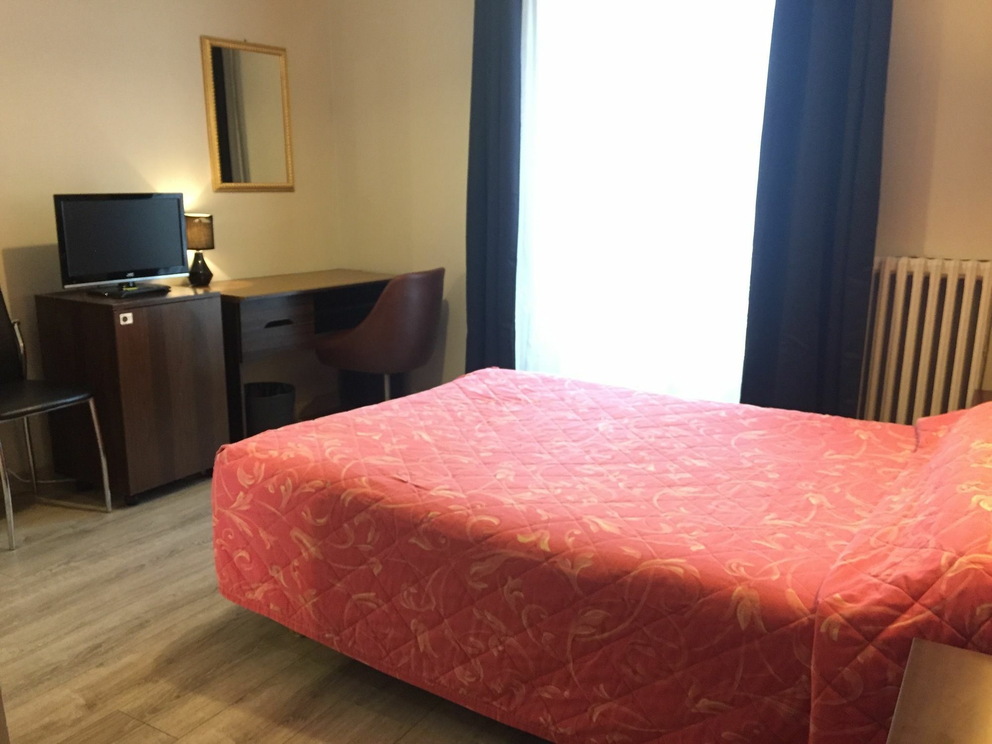 Hotel Des Pyrenees - Entre Bastille Et Nation Paris Ngoại thất bức ảnh
