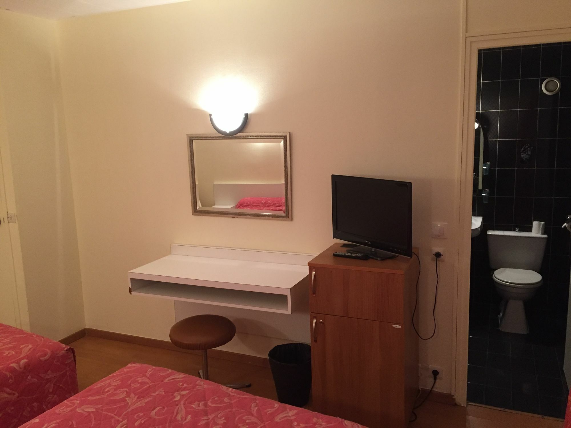 Hotel Des Pyrenees - Entre Bastille Et Nation Paris Ngoại thất bức ảnh